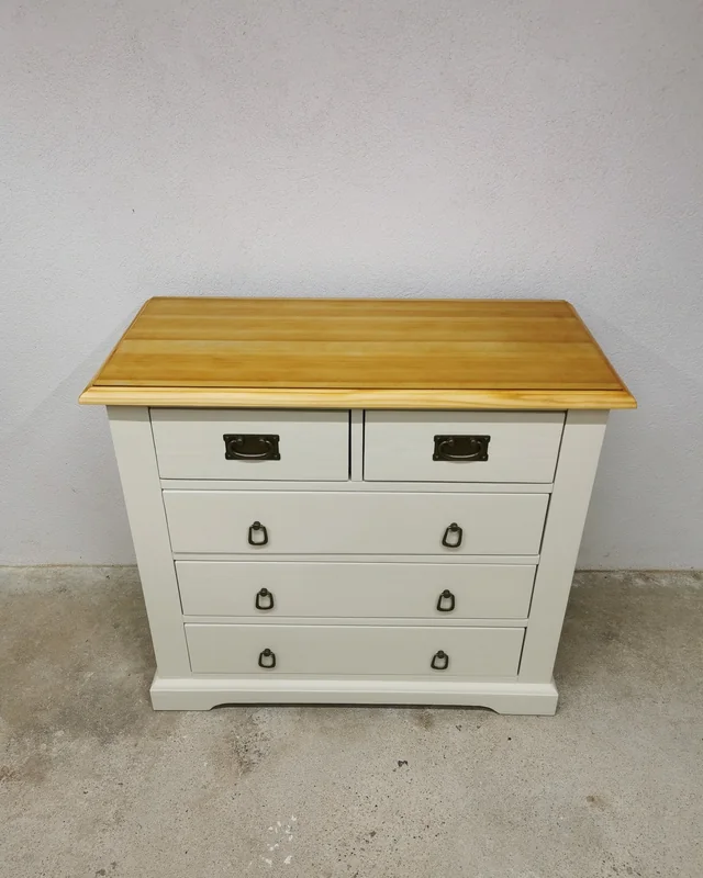 Après — commode ancienne relookée crème