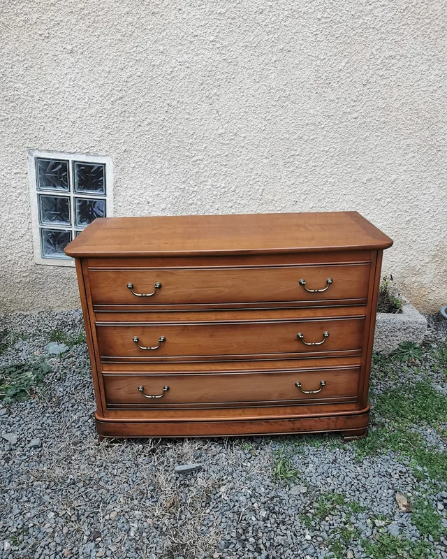 Avant — commode relookée bleu marine