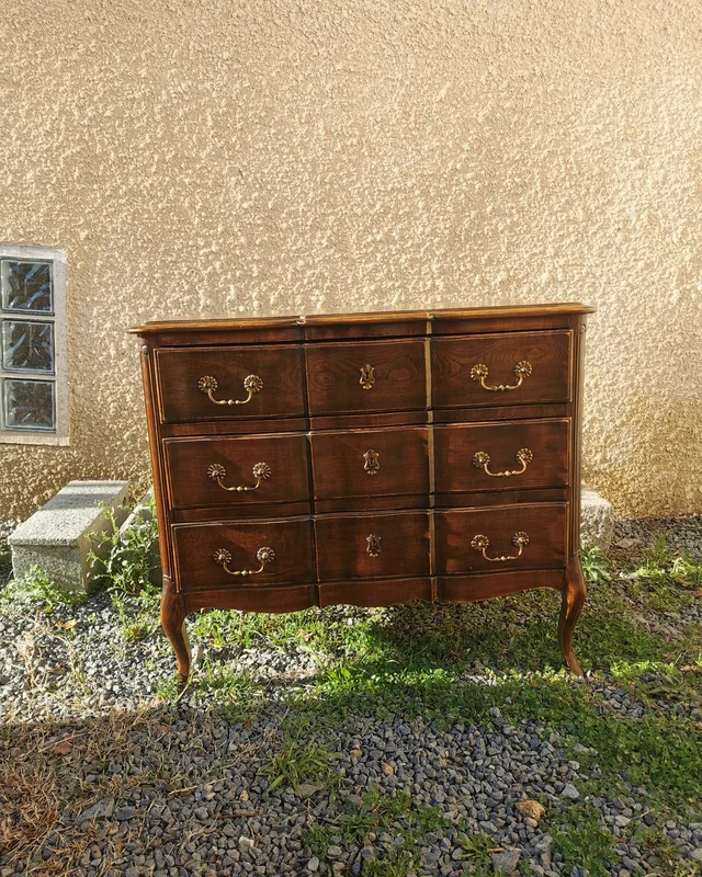 Avant — commode relookée bordeaux