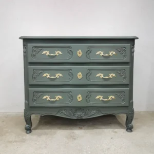 Commode ancienne en merisier relookée vert olive