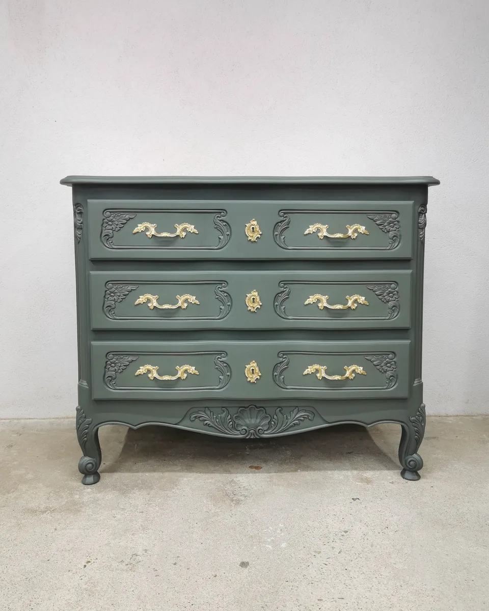 Commode ancienne en merisier relookée vert olive