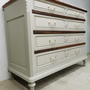 Commode ancienne en noyer relookée beige-vert